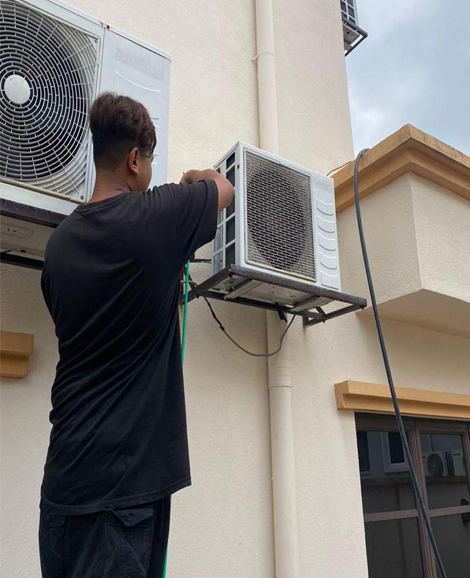 gambar-servis-aircond-rumah-unit-outdoor